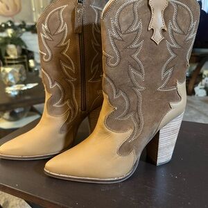 Dingo Brown Western Ankle Booties